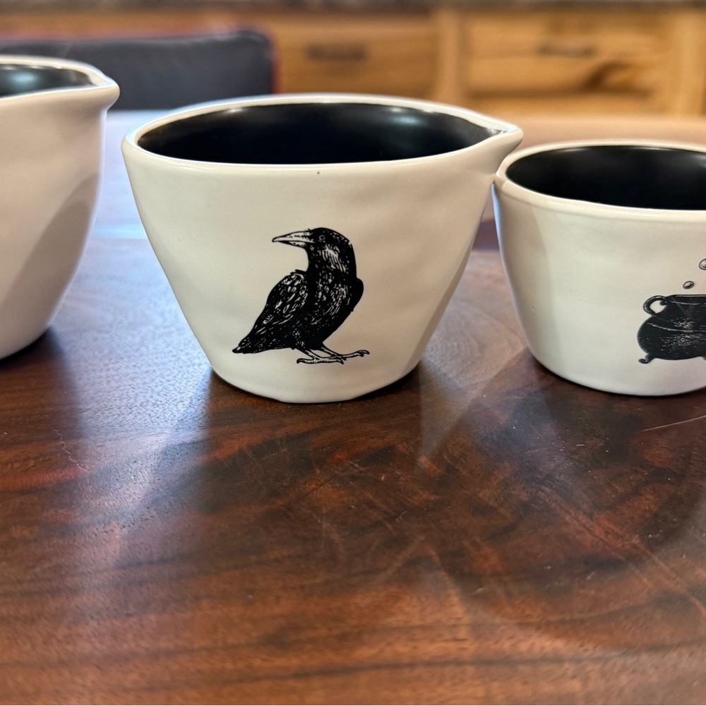 New! Rae Dunn Measuring cups - Picture 3 of 9